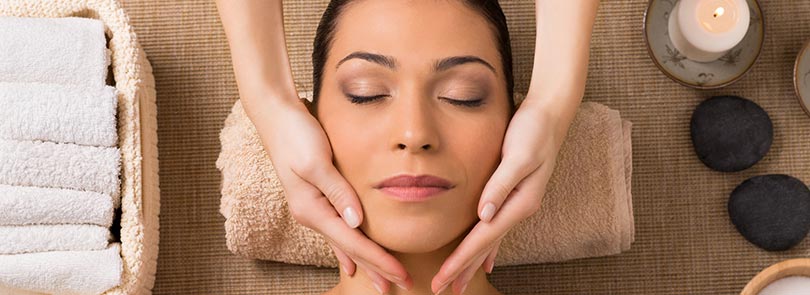 Buen aspecto sin maquillaje: consíguelo tú también con masaje japones + yoga facial
