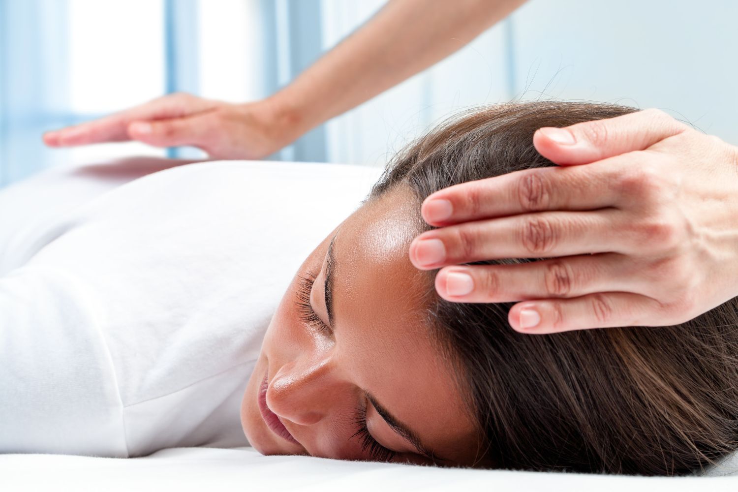 Cómo te puede ayudar un masajista reiki